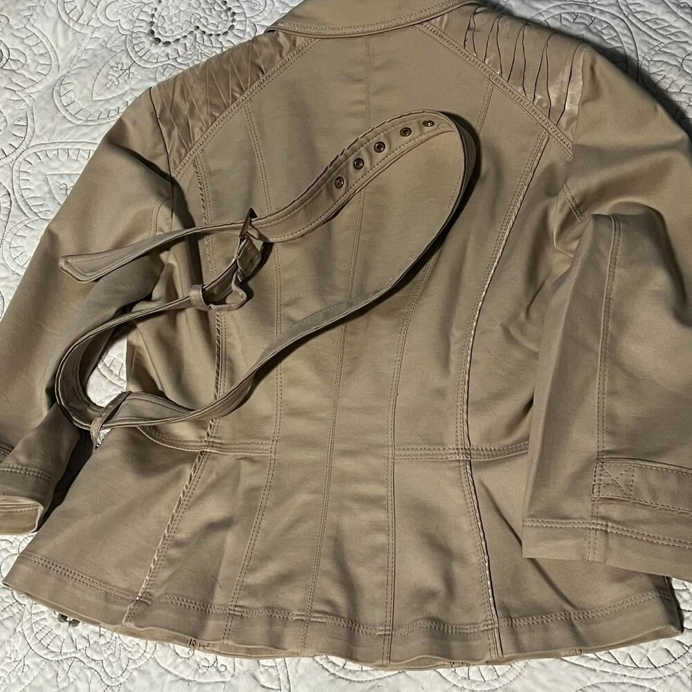 White House Black Market Belted Jacket Tan Lightweight Size 8 - Picture 11 of 13